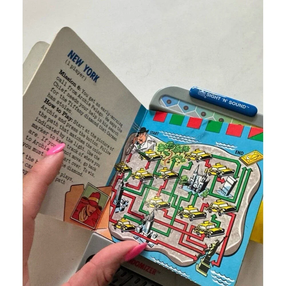 VTG 90s Golden Sight 'N' Sound Where in the World Is Carmen Sandiego Randomizer